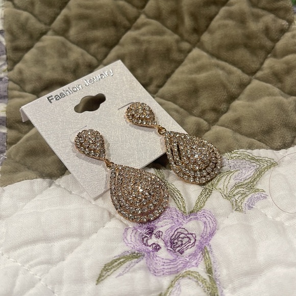 New teardrop dangle earrings - Picture 2 of 3